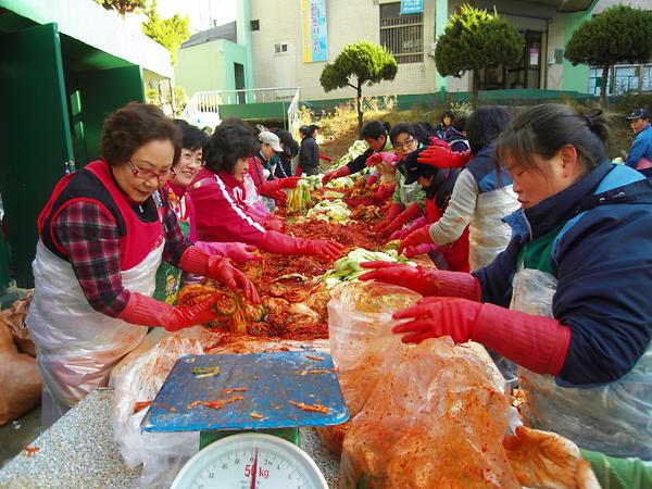 간석3동 2009 사랑의 김치담그기 사진