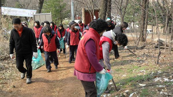 2010년 3월 17일 거머리산 등산로 환경정비 사진