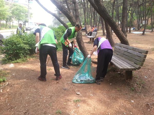 간석3동 만월산 주변 환경정화 청소 실시 사진
