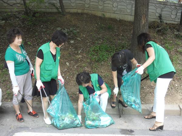 만수4동 새마을부녀회 청소실시(6.24) 사진