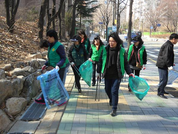 새마을부녀회 봄맞이청소실시(2013.3.25) 사진