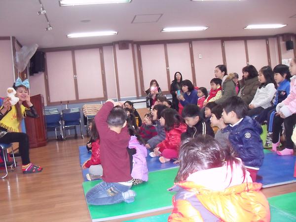 마을문고(도서관) 무료특강-영어동화구연 사진
