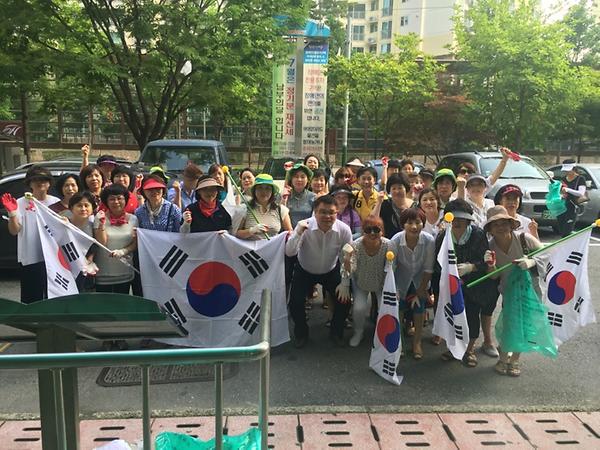 구월2동 국경일 태극기 달기 활동 사진
