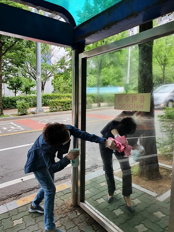 만수4동, 통장협의회 자율 방역활동(비누꽃사랑나무) 사진