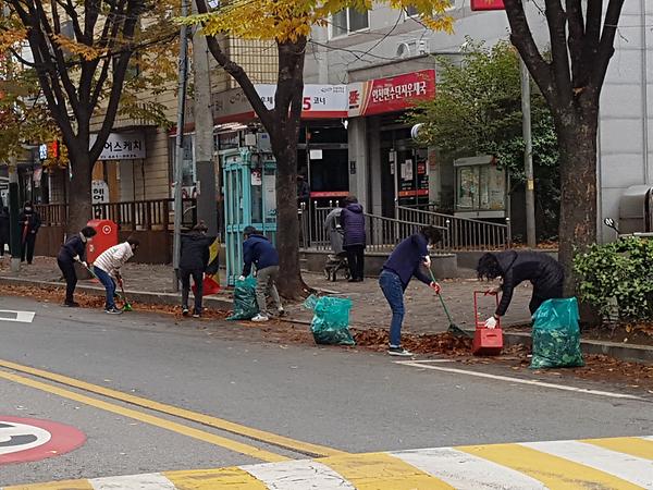 2021년 가을철 낙엽 대청소 실시 사진