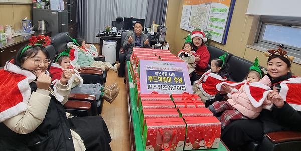 힐스키즈어린이집 크리스마스맞이 후드넥워머 후원 사진