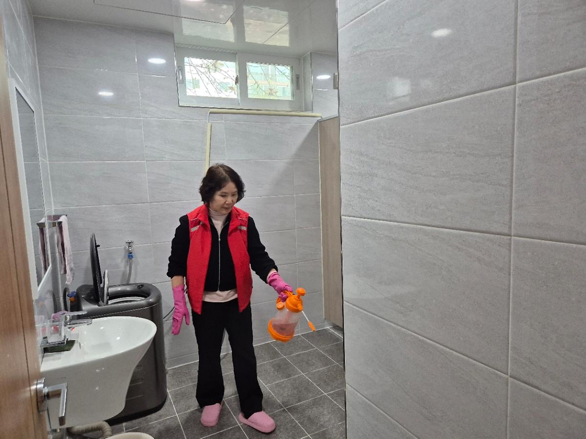 h_ja5Ud018svc1v3u3cau98q7d_c0tkny.jpg 이미지