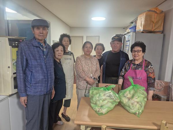 경로당 어르신 건강한 여름나기, 여름 식재료 전달 사진
