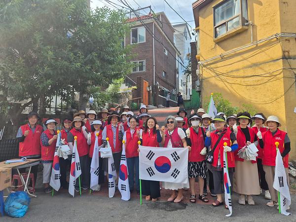 구월2동 통장자율회 제81주년 광복절 맞이 태극기 게양 사진