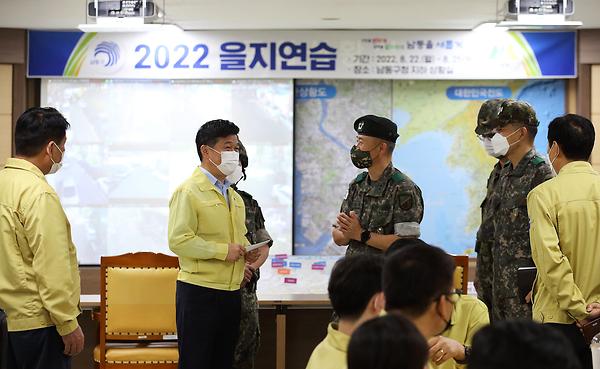 제17보병사단장 을지연습 상황실 방문 사진