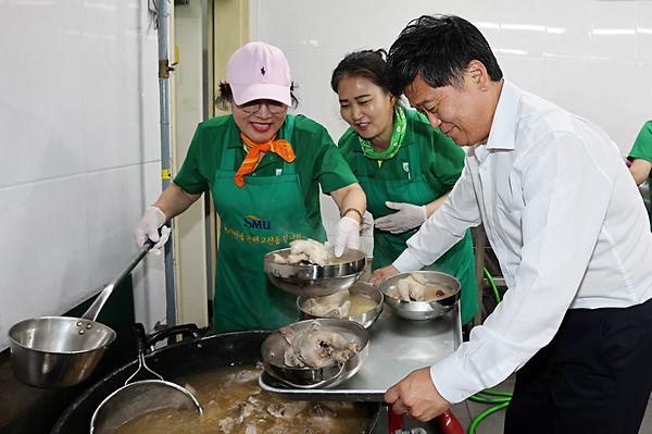 논현고잔동 사랑의 삼계탕 나눔 행사 사진