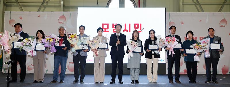 2026.04.24_제36회_남동구민의_날_기념식_(51).jpg 이미지