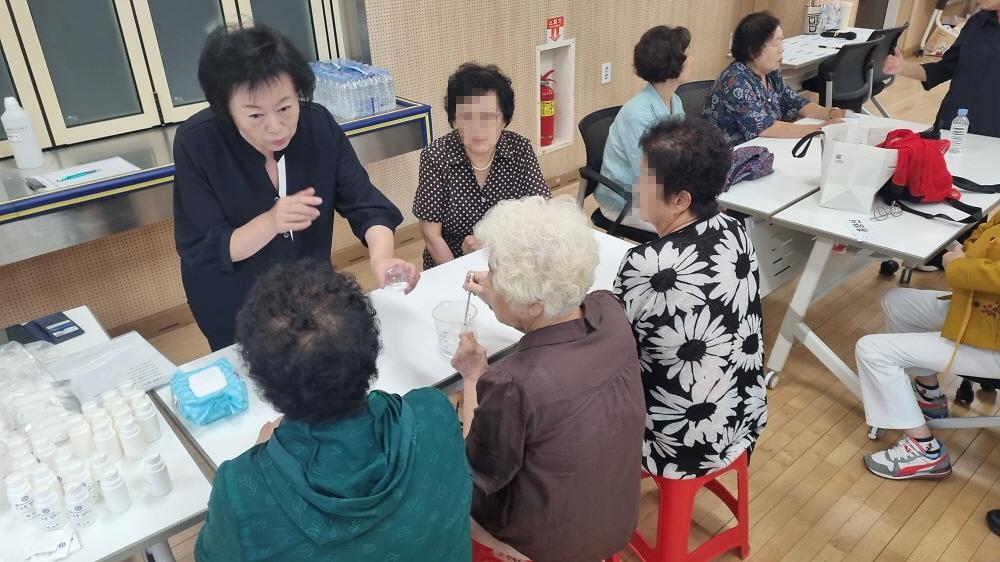 (10-1)_만수5동_주민자치회,_어르신_대상_체험문화_프로그램_진행.jpg 이미지