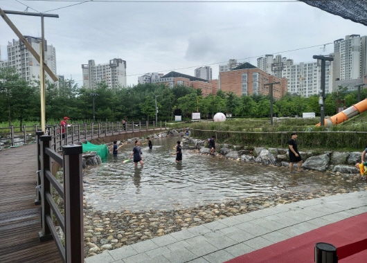 찬우물근린공원 계류 사진